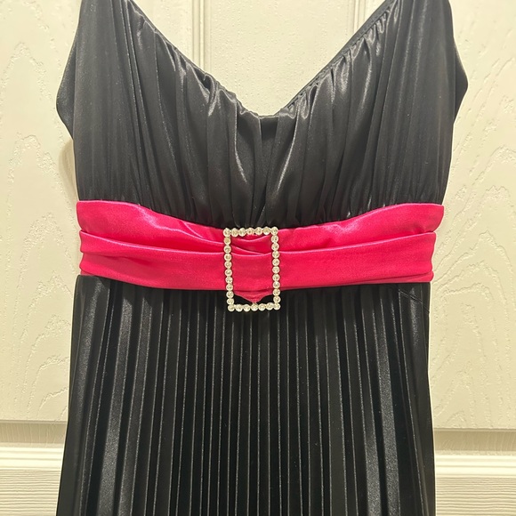 Black pleated mini dress - Picture 3 of 5